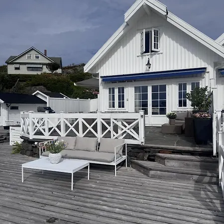 펜션 Idyllic On The Waterfront With Boat 크리스티안산